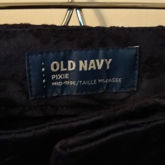 Old Navy pixie pants - Picture 4 of 4
